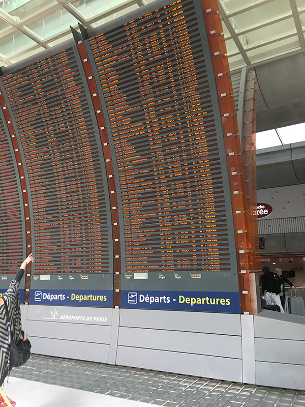 liste des départs à l'aéroport de Paris