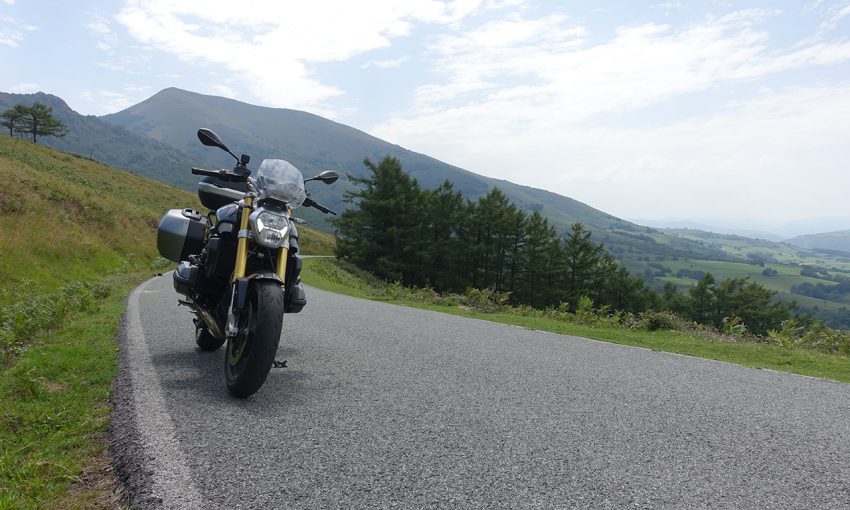 balade moto dans les Pyrénées