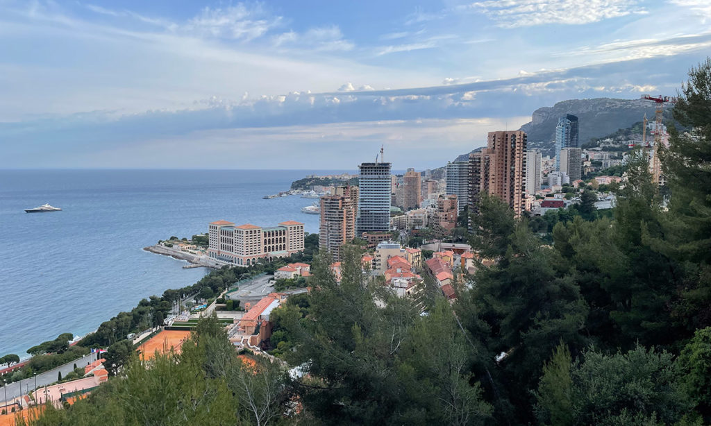 vue sur Monaco depuis la moyenne Corniche