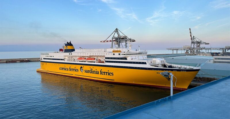 Bateau jaune Corsica Ferries