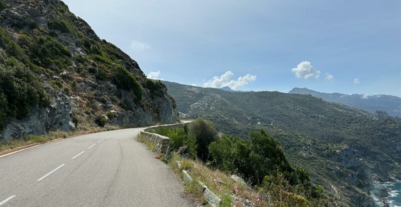 Routes sinueuses sur le Cap Corse