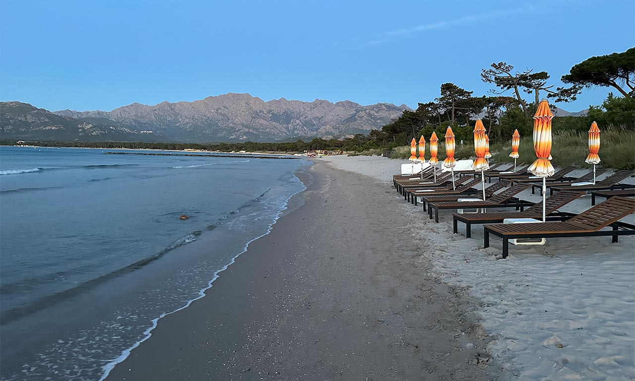 plage de la pinède à Calvi, le paradis