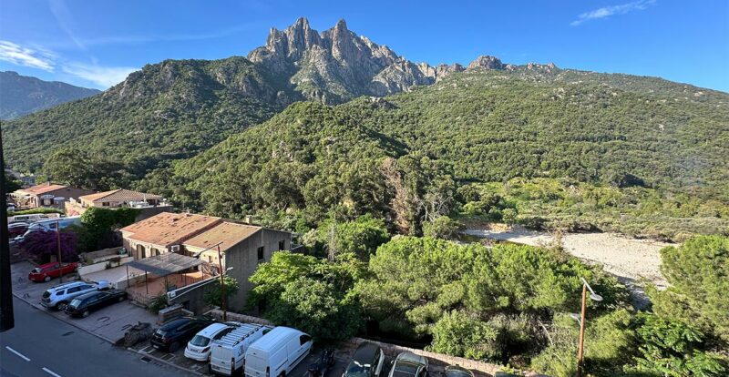 Vue depuis l'hôtel à Port Ota