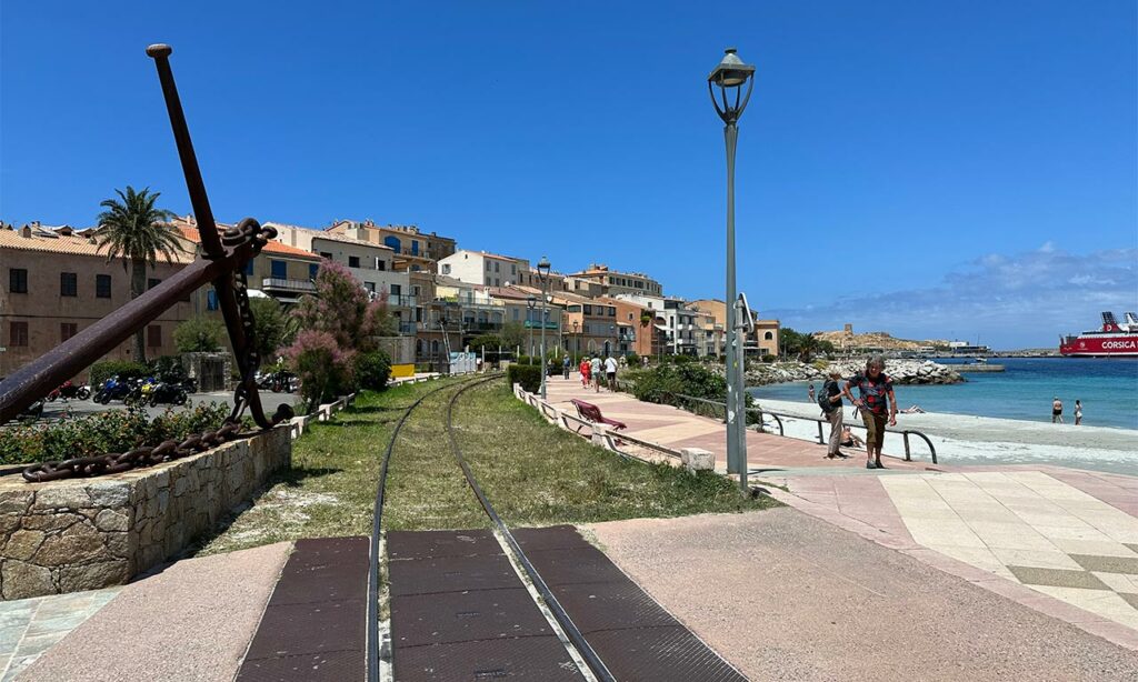 Île Rousse et sa plage